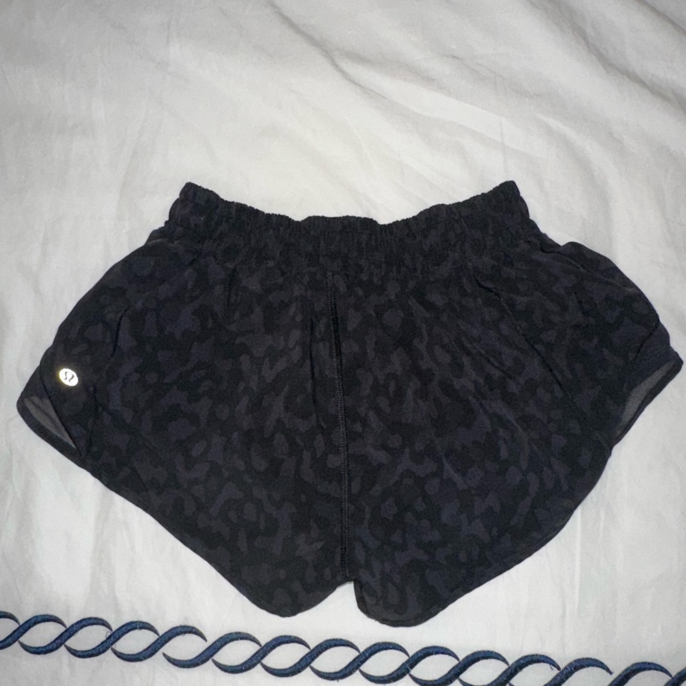Lululemon hotty hot shorts low rise 2.5 inch